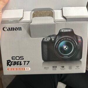 Canon Rebel EOS T7